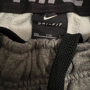 XL NIKE SWEATPANTS